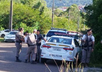 Após tiroteio e cerco, Brigada Militar prende quatro homens e apreende armas em Campo Bom