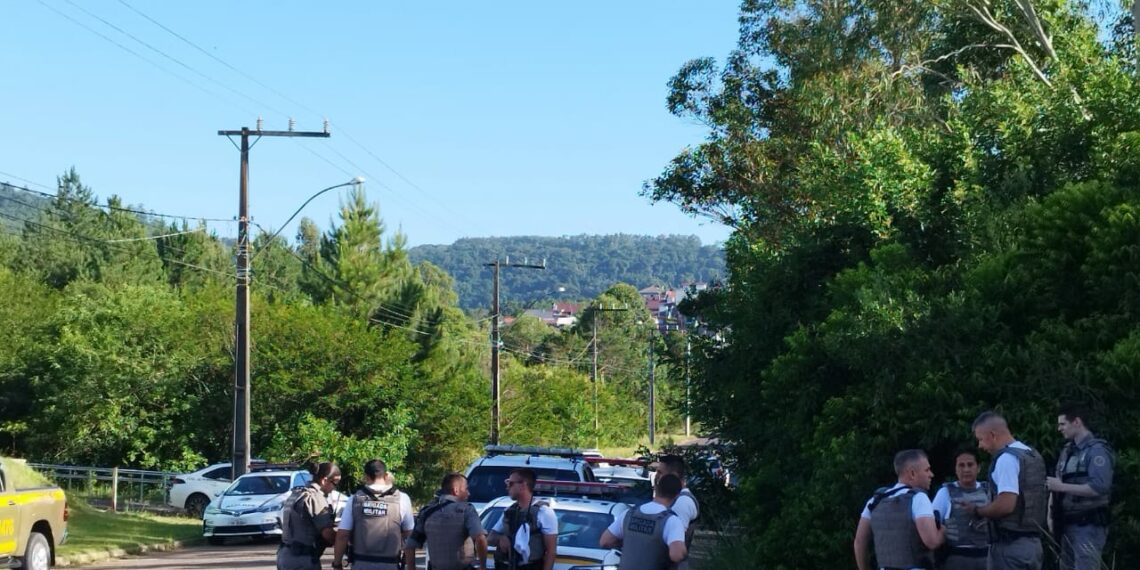 Após tiroteio e cerco, Brigada Militar prende quatro homens e apreende armas em Campo Bom
