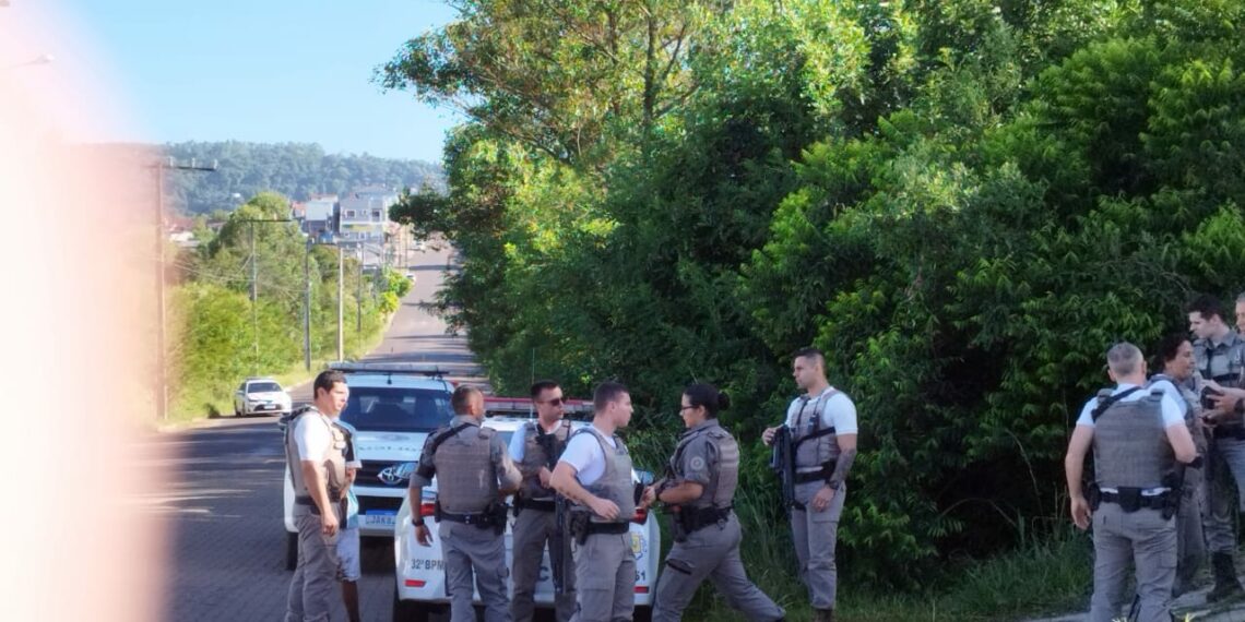 Após tiroteio e cerco, Brigada Militar prende quatro homens e apreende armas em Campo Bom