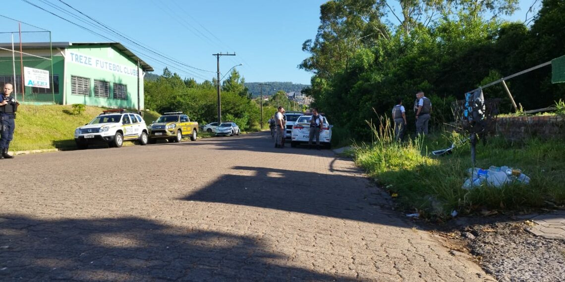 Após tiroteio e cerco, Brigada Militar prende quatro homens e apreende armas em Campo Bom