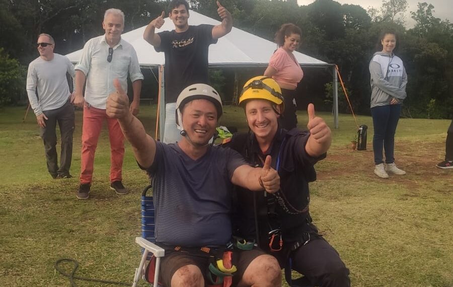 Piloto de paraglider é resgatado por bombeiros após acidente em Sapiranga