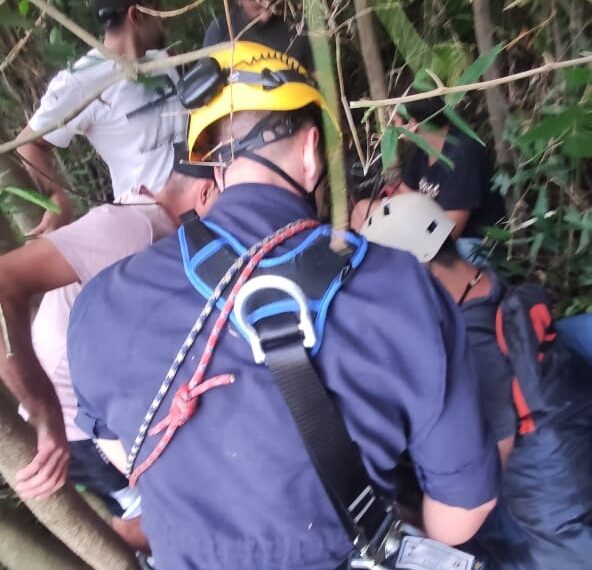 Piloto de paraglider é resgatado por bombeiros após acidente em Sapiranga