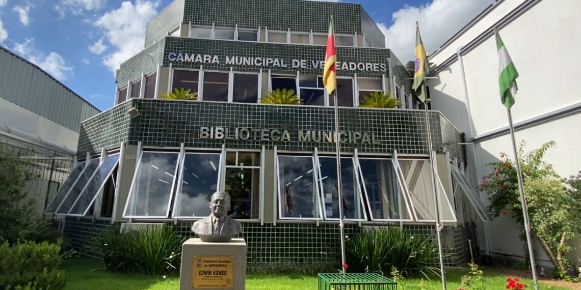 Prédio simbólico abriga Câmara de Vereadores e Biblioteca Pública