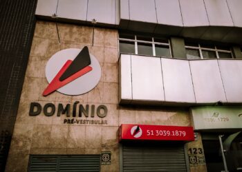 Guia Volta às Aulas: Domínio Pré-Vestibular: 15 anos de de excelentes resultados com estudantes