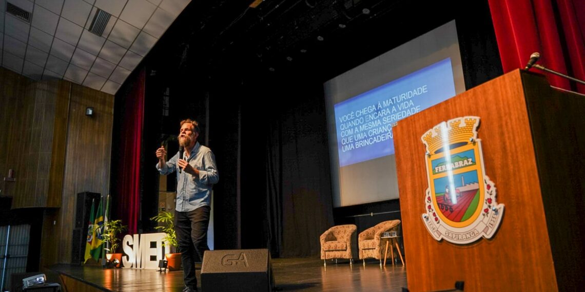 Semana Pedagógica de Sapiranga inicia com a presença de Marcos Piangers