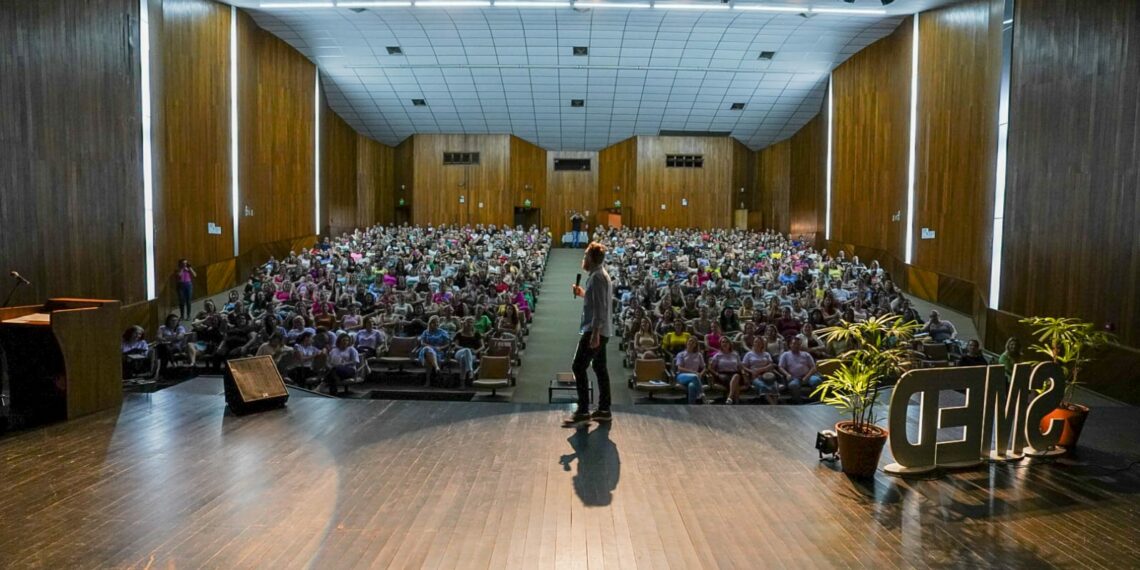 Semana Pedagógica de Sapiranga inicia com a presença de Marcos Piangers