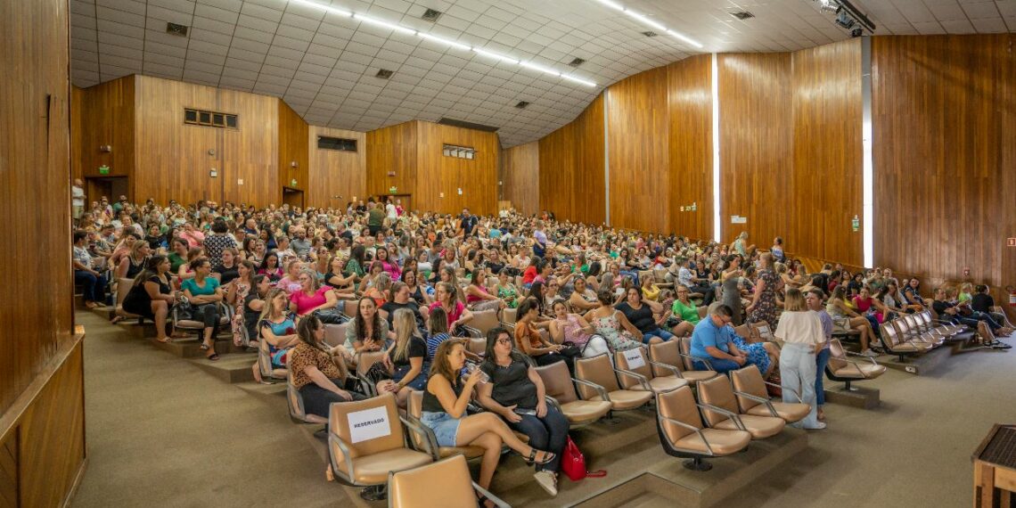 Semana Pedagógica de Sapiranga inicia com a presença de Marcos Piangers