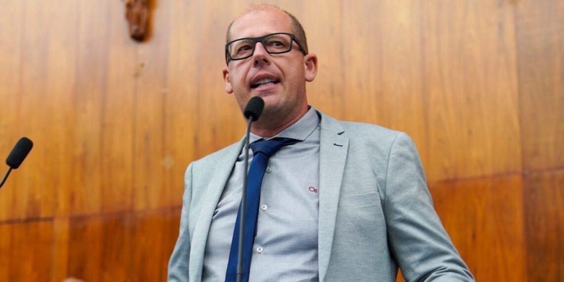 Deputado faz pedido para abertura da Frente Parlamentar do Setor Coureiro-Calçadista