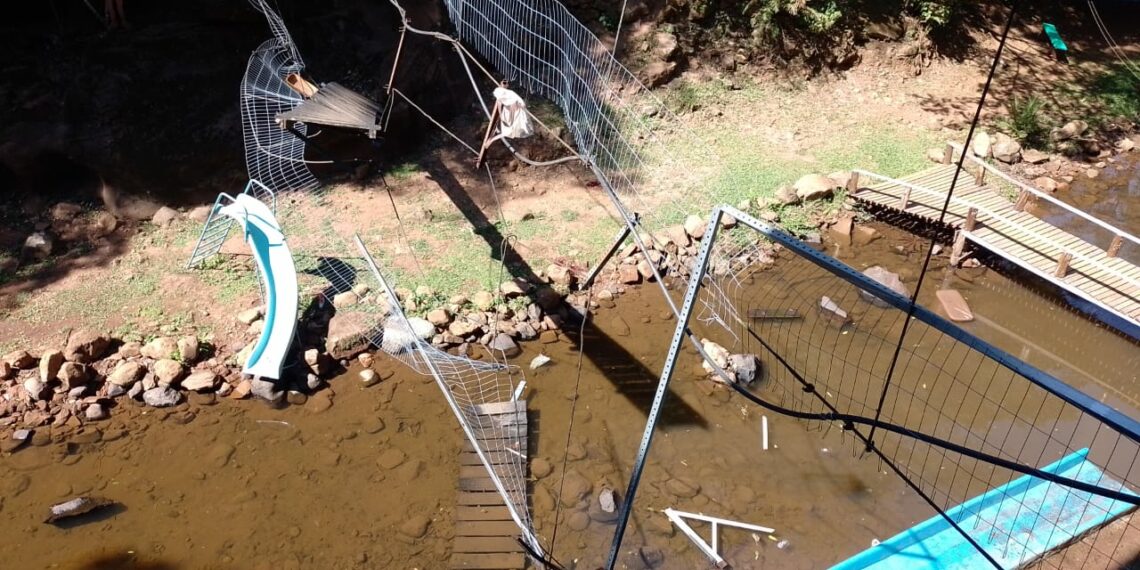MORTE NO FERRABRAZ: Ponte desaba, deixa um morto e vários feridos em camping de Sapiranga
