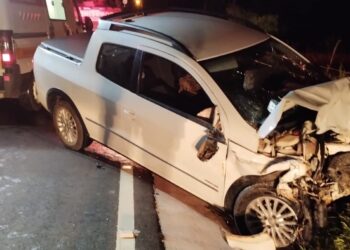 Colisão entre trator e carro mobiliza os bombeiros em Nova Hartz