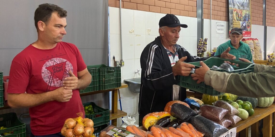 Dari Blos é o retrato da agricultura familiar na Feira do Agricultor em Sapiranga