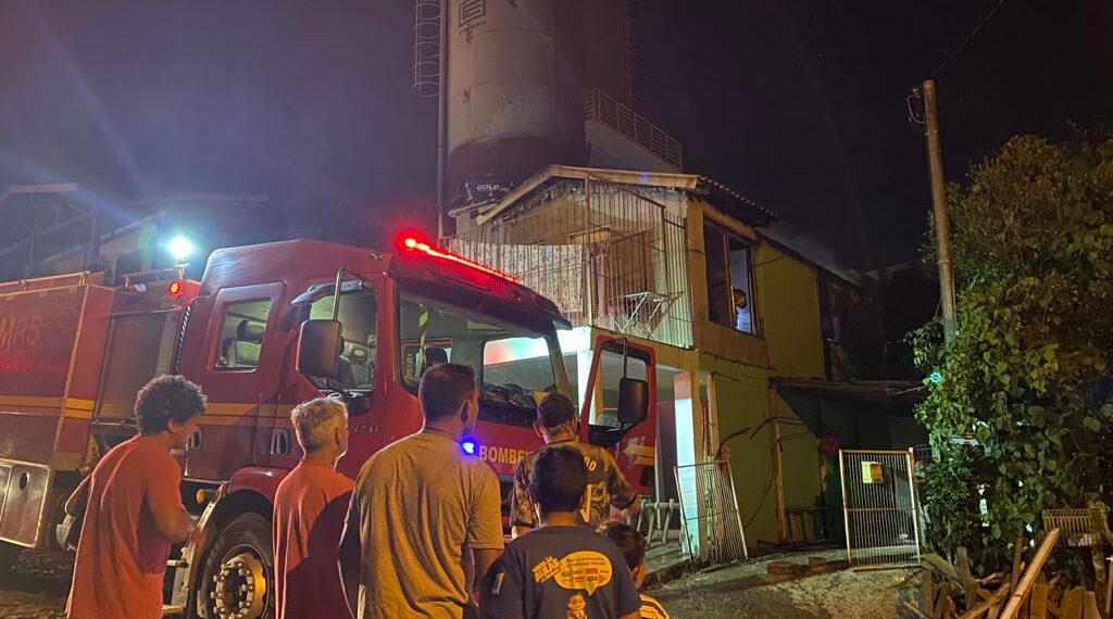 Mulher tem casa incendiada pelo marido em Sapiranga