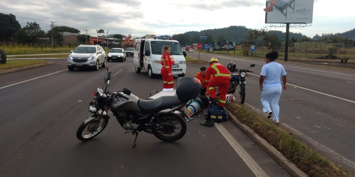 Acidente envolvendo duas motos deixa uma pessoa ferida na RS-239