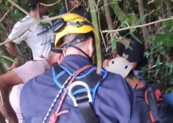 Piloto de paraglider é resgatado por bombeiros após acidente em Sapiranga