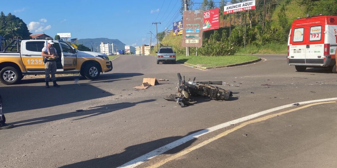 Pai e filha ficam gravemente feridos em acidente na RS-239, em Sapiranga
