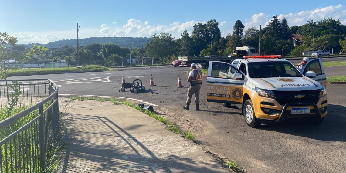 Pai e filha ficam gravemente feridos em acidente na RS-239, em Sapiranga