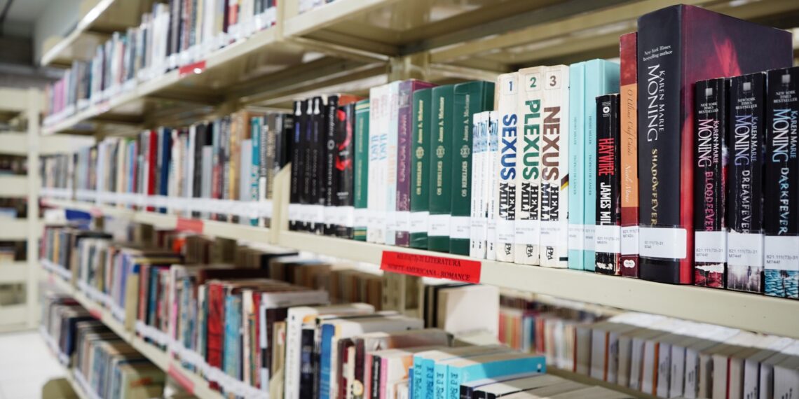 Biblioteca Pública de Campo Bom tem cerca de 30 mil livros à disposição dos leitores