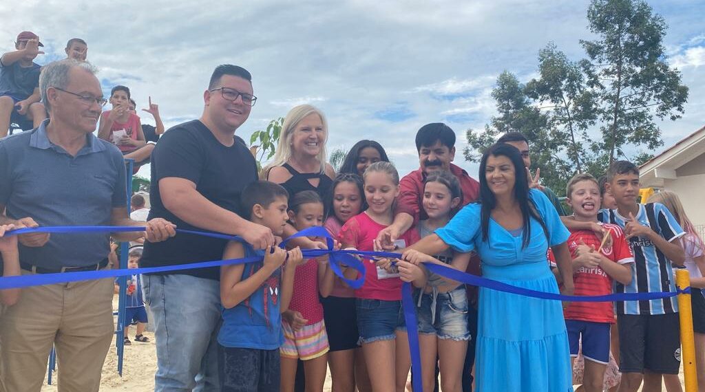 Famílias lotam praça durante inauguração em Sapiranga