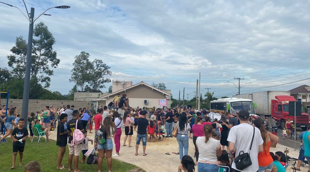 Famílias lotam praça durante inauguração em Sapiranga