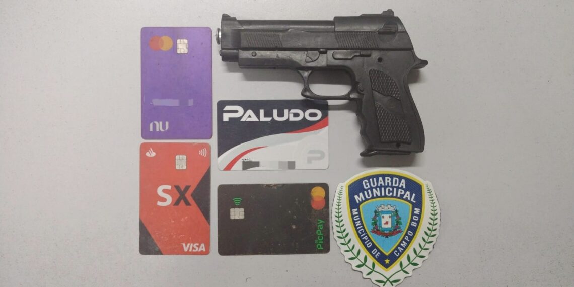 Homem é preso com simulacro de pistola em Campo Bom