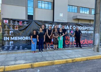 Colapso do oxigênio no Lauro Reus completa dois anos e familiares das vítimas protestam no Fórum