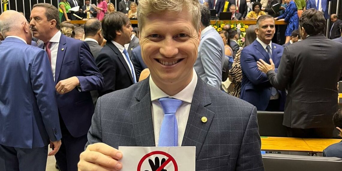 Marcel van Hattem se consolida como porta-voz da oposição ao governo Lula