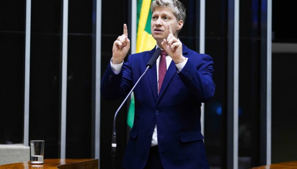 Marcel van Hattem se consolida como porta-voz da oposição ao governo Lula