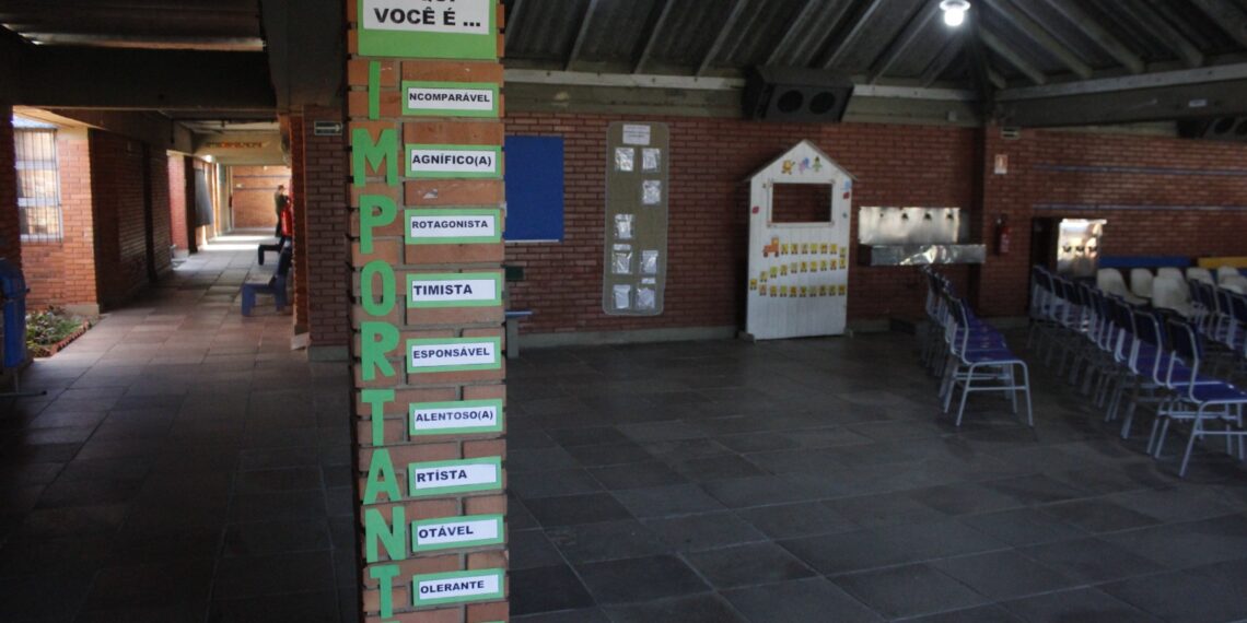 Escola de Sapiranga recebe visita do Governo do Estado devido ao alto desempenho