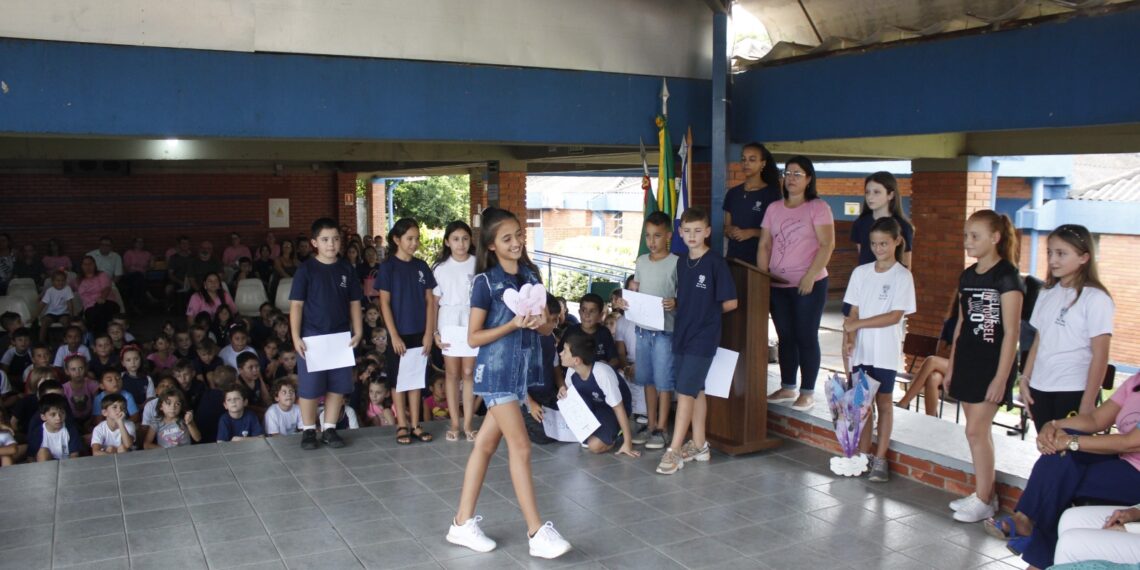 Escola de Sapiranga recebe visita do Governo do Estado devido ao alto desempenho