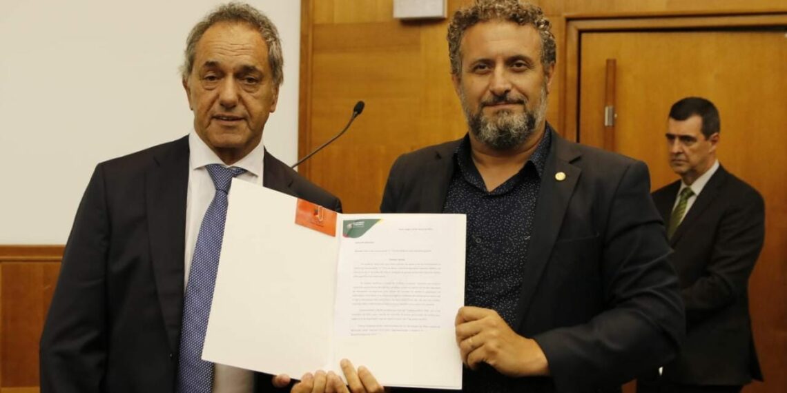 Deputado estadual Issur Koch apresenta reivindicações do setor calçadista ao embaixador da Argentina