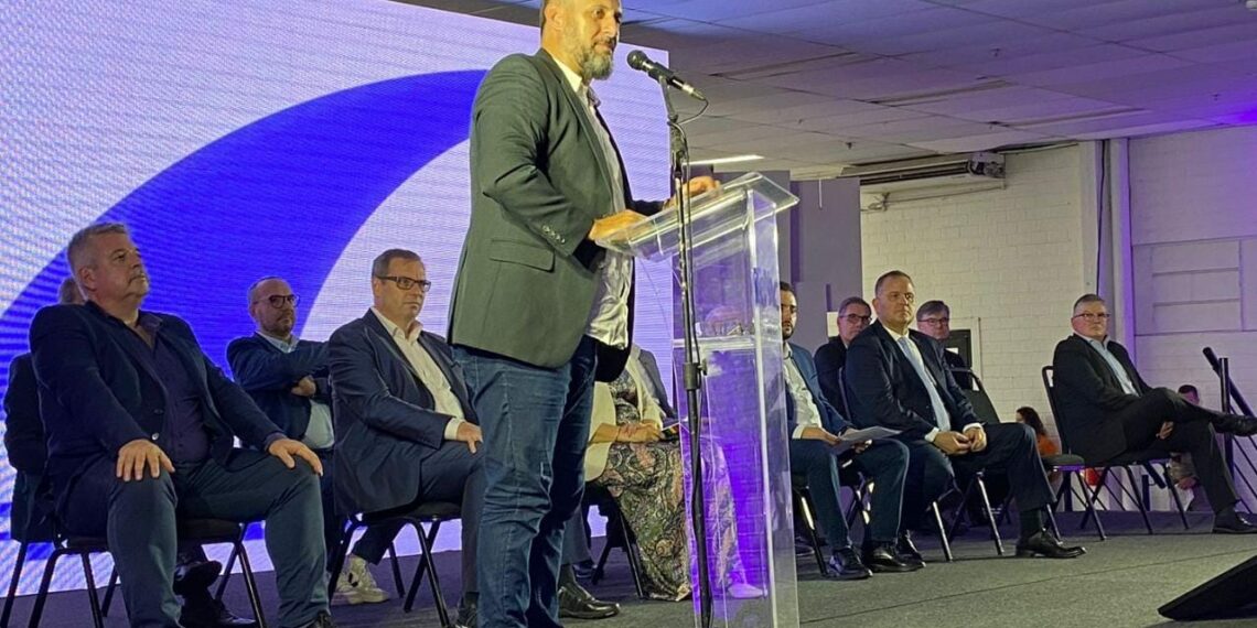 Deputado estadual Issur Koch representa Assembleia Legislativa na abertura da FIMEC 2023