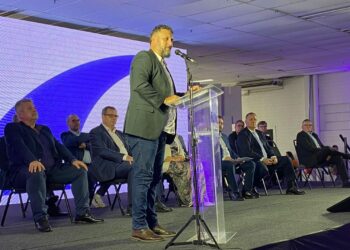 Deputado estadual Issur Koch representa Assembleia Legislativa na abertura da FIMEC 2023