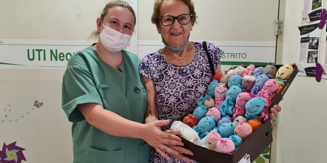 Voluntária já doou mais de 200 polvinhos para a UTI Neonatal do Hospital Sapiranga