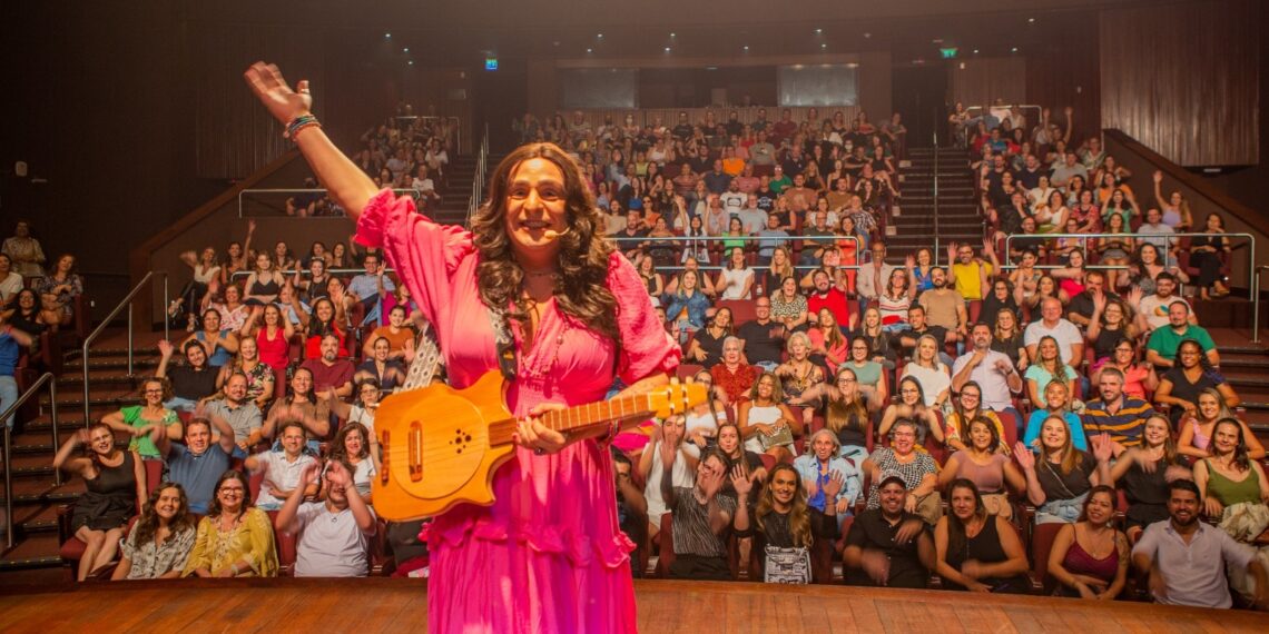 Índio Behn chega a Sapiranga com sua comédia “Gratiluz” neste domingo