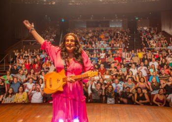 Índio Behn chega a Sapiranga com sua comédia “Gratiluz” neste domingo