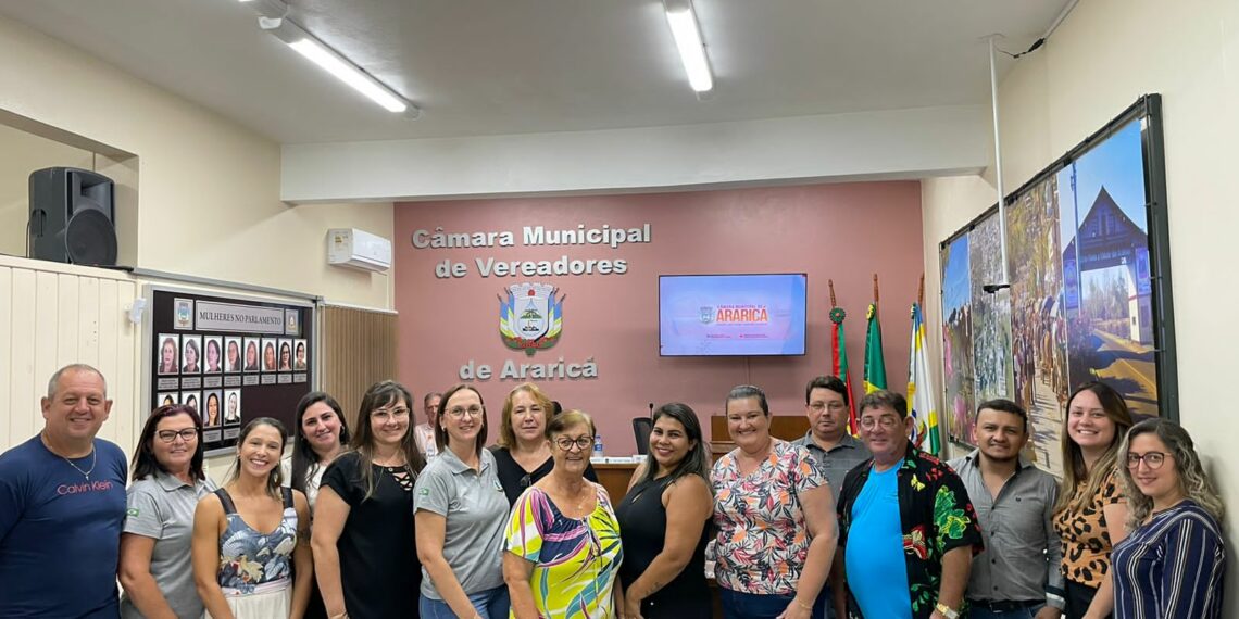 Sessão de Araricá presta homenagem às artesãs com Semana Municipal