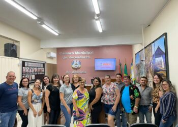 Sessão de Araricá presta homenagem às artesãs com Semana Municipal
