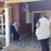 Agentes de endemias visitam casas e comércios no trabalho contra a dengue