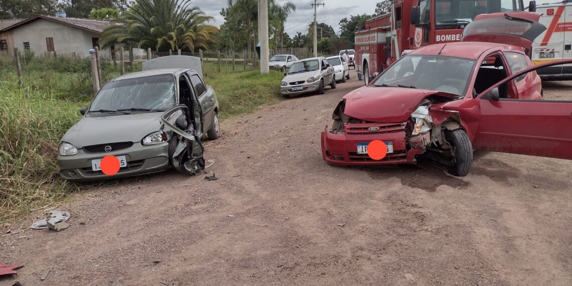 Colisão frontal deixa seis pessoas feridas em Nova Hartz