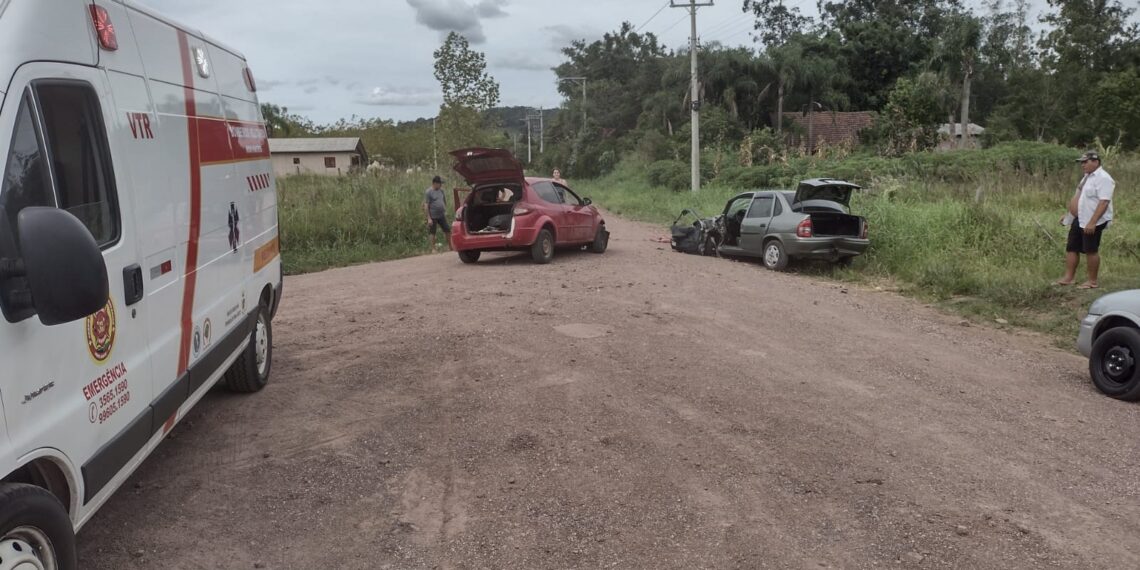 Colisão frontal deixa seis pessoas feridas em Nova Hartz