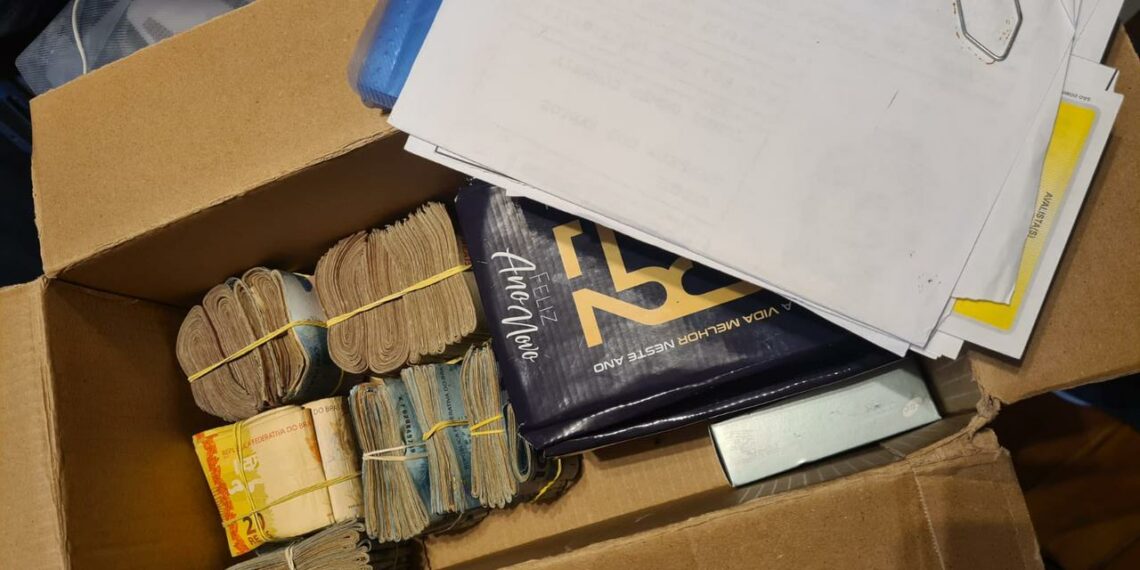 Mulher é presa em casa de agiota com R$ 71 mil em Campo Bom