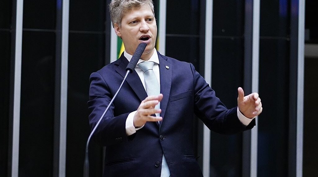 Pesquisa coloca Marcel Van Hattem entre os mais populares no Congresso Nacional