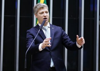Pesquisa coloca Marcel Van Hattem entre os  mais populares no Congresso Nacional