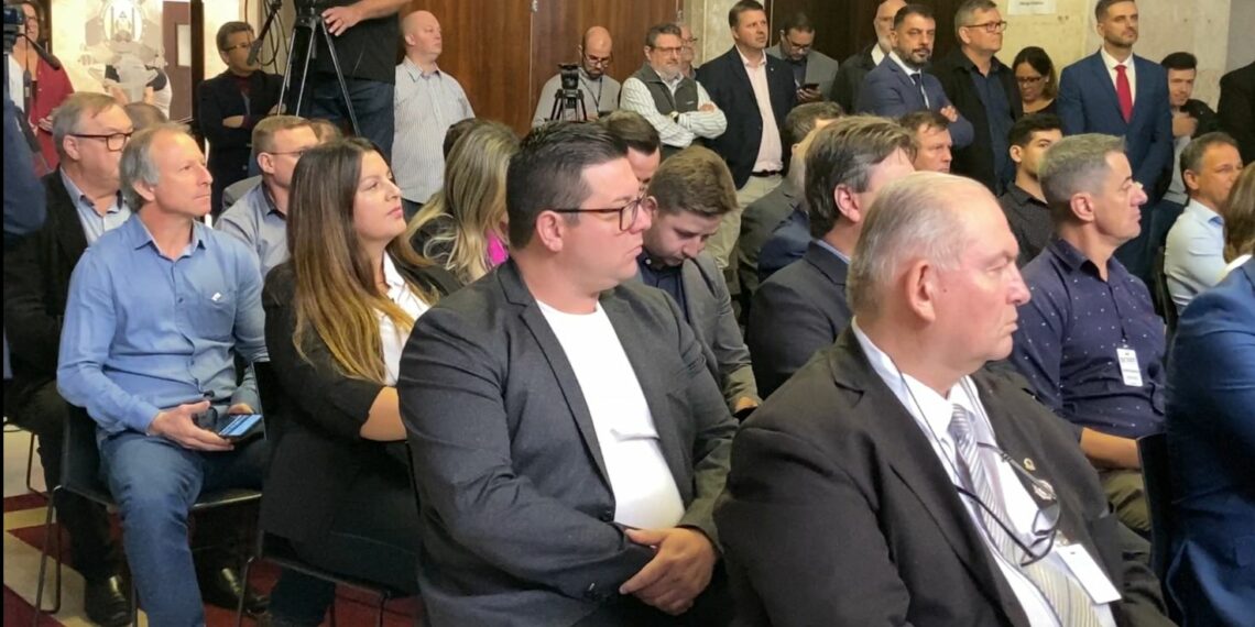 Joel assume presidência da Frente Parlamentar Coureiro-Calçadista com objetivo de redução tributária