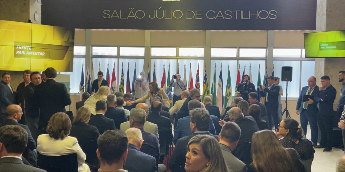 Joel assume presidência da Frente Parlamentar Coureiro-Calçadista com objetivo de redução tributária