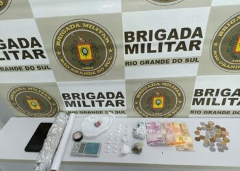 Jovem é preso por tráfico de drogas e direção perigosa em Araricá
