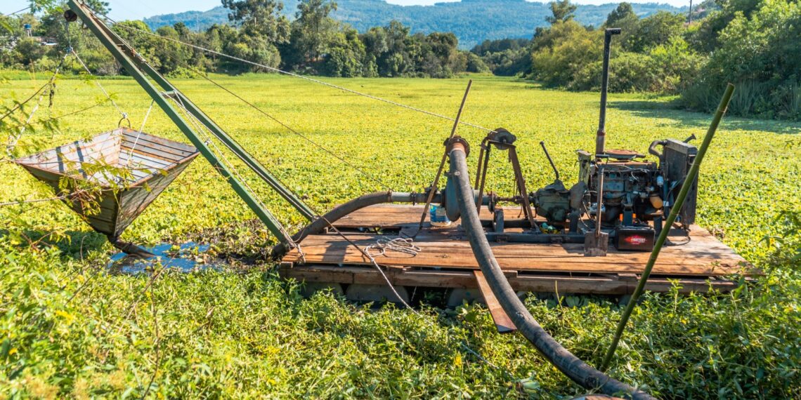 Em Campo Bom, limpeza de barragem no bairro Aurora é iniciada