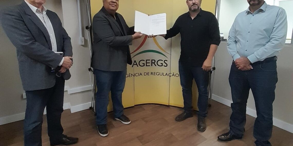 Deputado estadual Issur Koch quer ação da Agergs contra fios inoperantes