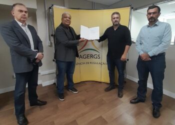 Deputado estadual Issur Koch quer ação da Agergs contra fios inoperantes