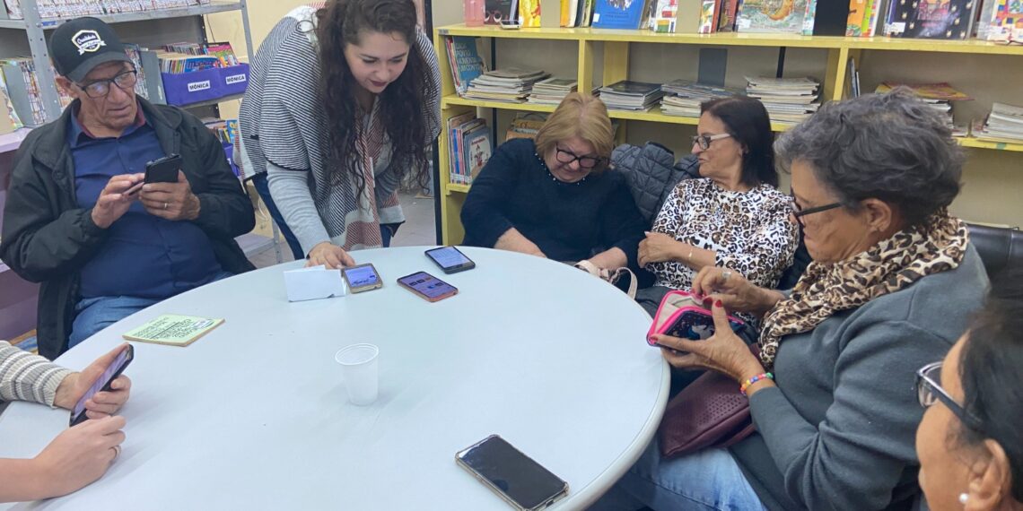 Projeto de inclusão digital para terceira idade faz sucesso entre sapiranguenses